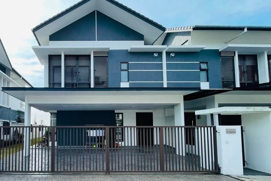 Landed House Painting